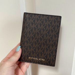 New Michael Kors Bedford Travel Passport Wallet